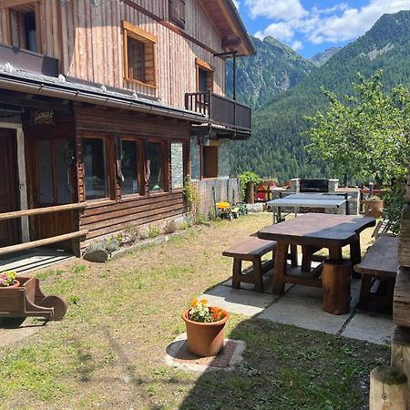 Joivy Modern Family Chalet With Stunning Mountain Views Champoluc Extérieur photo