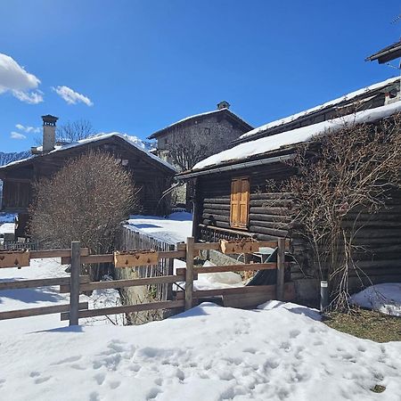 Joivy Modern Family Chalet With Stunning Mountain Views Champoluc Extérieur photo