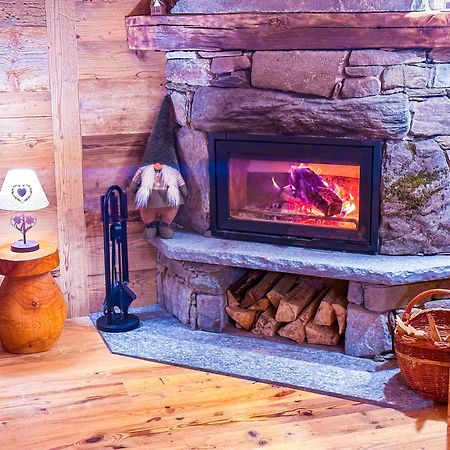 Joivy Modern Family Chalet With Stunning Mountain Views Champoluc Extérieur photo