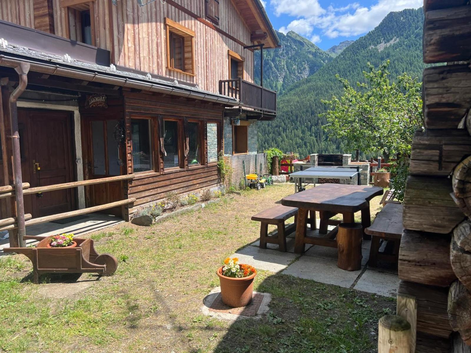 Joivy Modern Family Chalet With Stunning Mountain Views Champoluc Extérieur photo