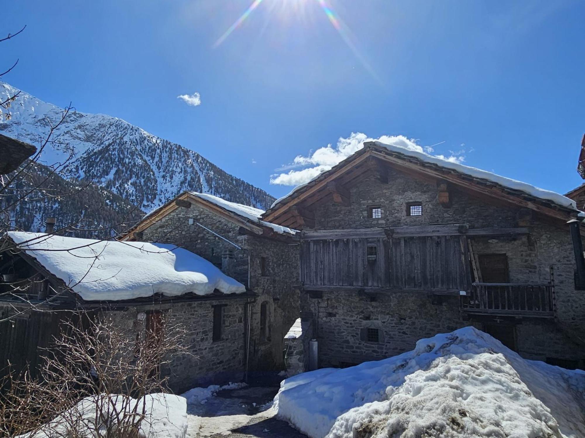 Joivy Modern Family Chalet With Stunning Mountain Views Champoluc Extérieur photo