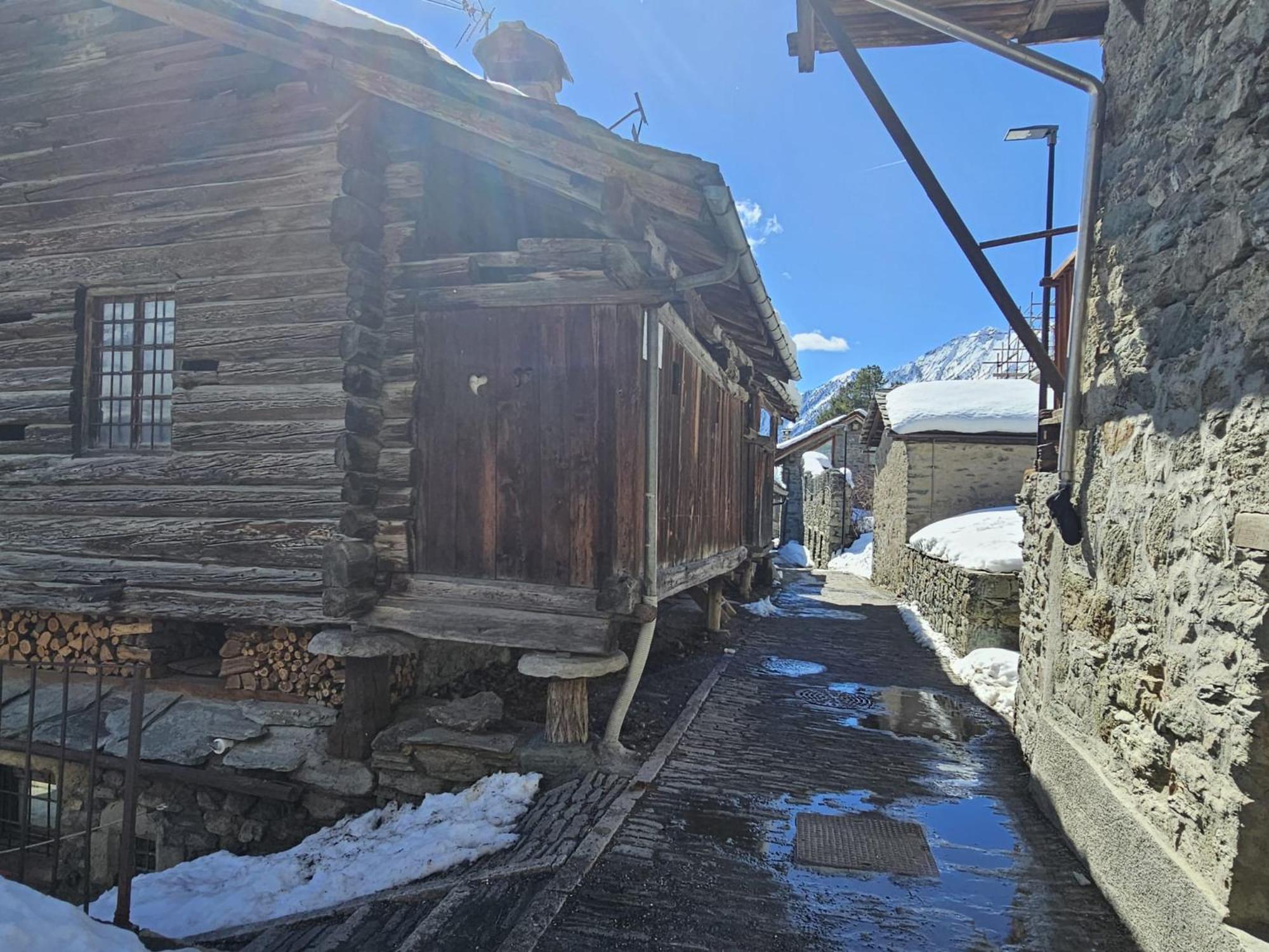 Joivy Modern Family Chalet With Stunning Mountain Views Champoluc Extérieur photo