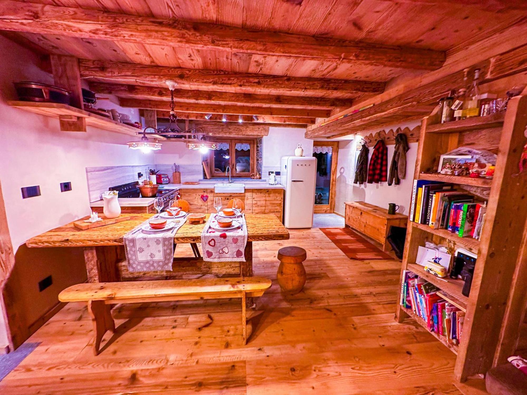 Joivy Modern Family Chalet With Stunning Mountain Views Champoluc Extérieur photo