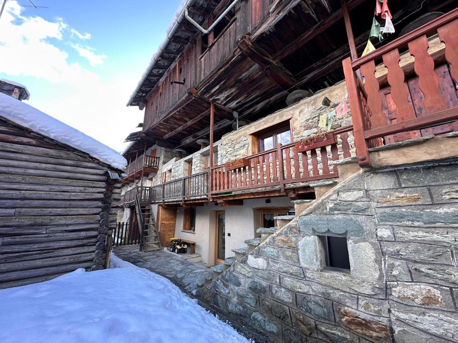 Joivy Modern Family Chalet With Stunning Mountain Views Champoluc Extérieur photo