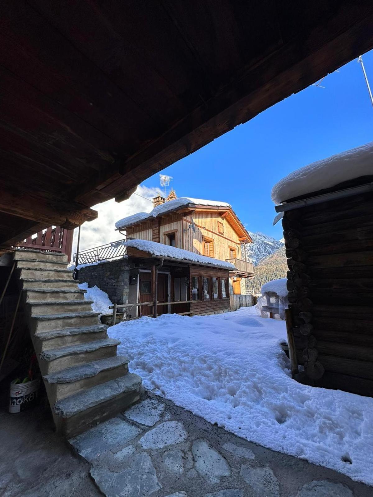 Joivy Modern Family Chalet With Stunning Mountain Views Champoluc Extérieur photo