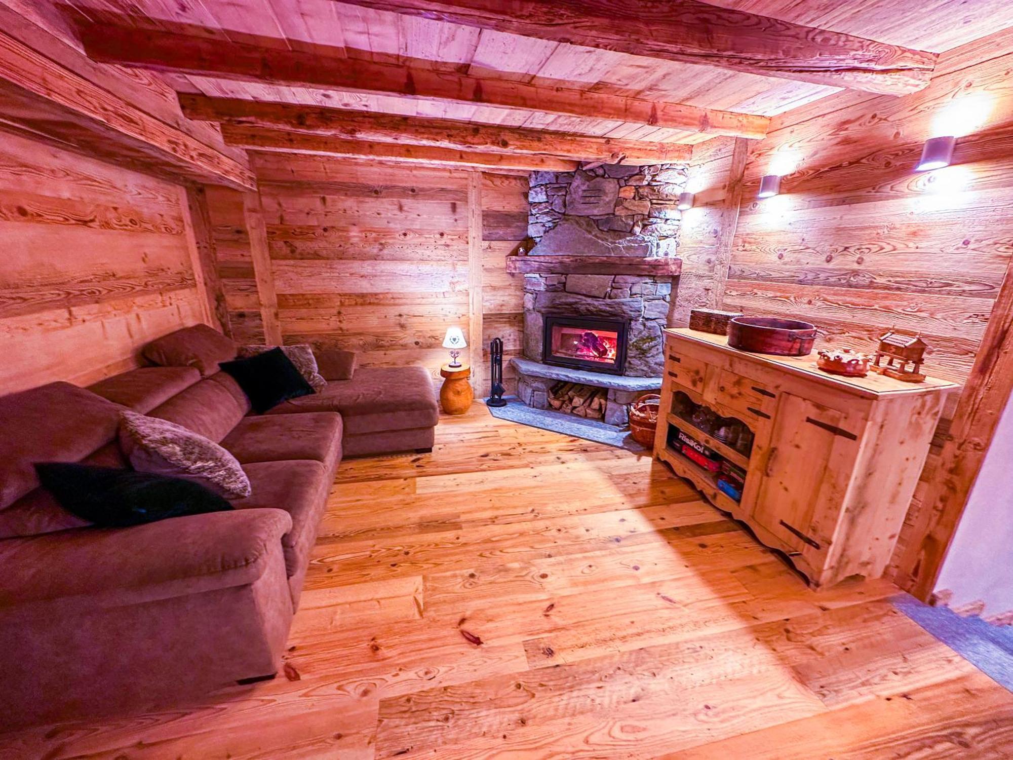 Joivy Modern Family Chalet With Stunning Mountain Views Champoluc Extérieur photo