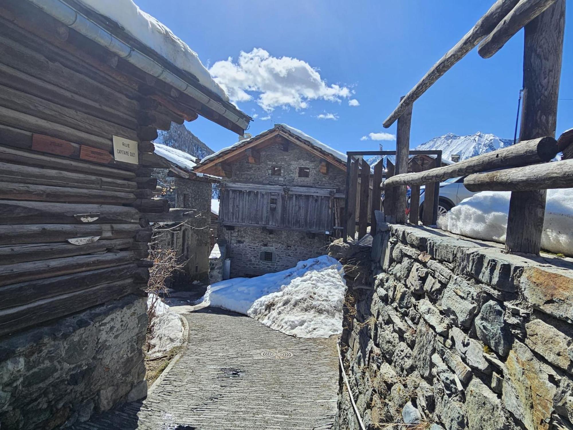 Joivy Modern Family Chalet With Stunning Mountain Views Champoluc Extérieur photo