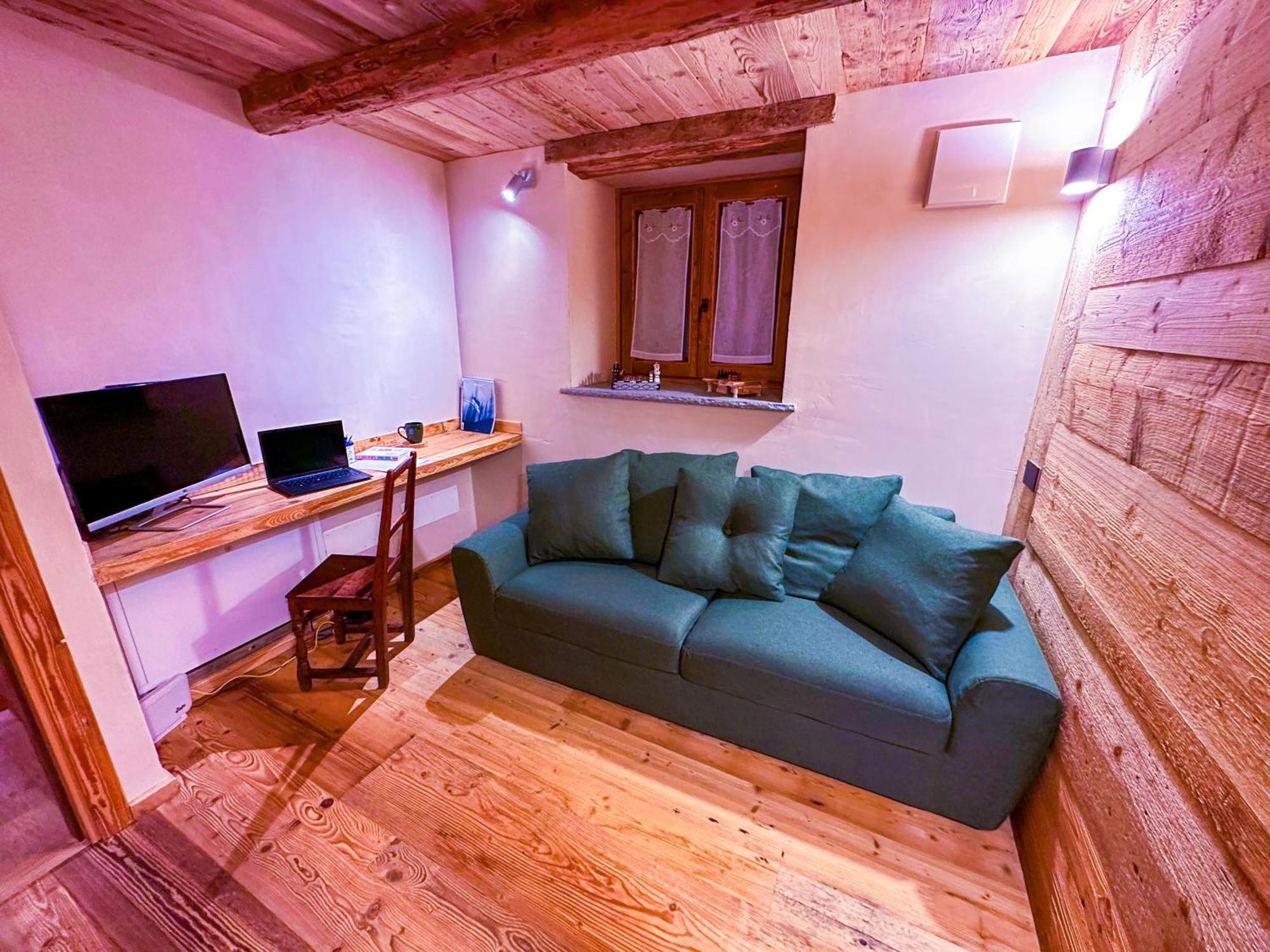 Joivy Modern Family Chalet With Stunning Mountain Views Champoluc Extérieur photo